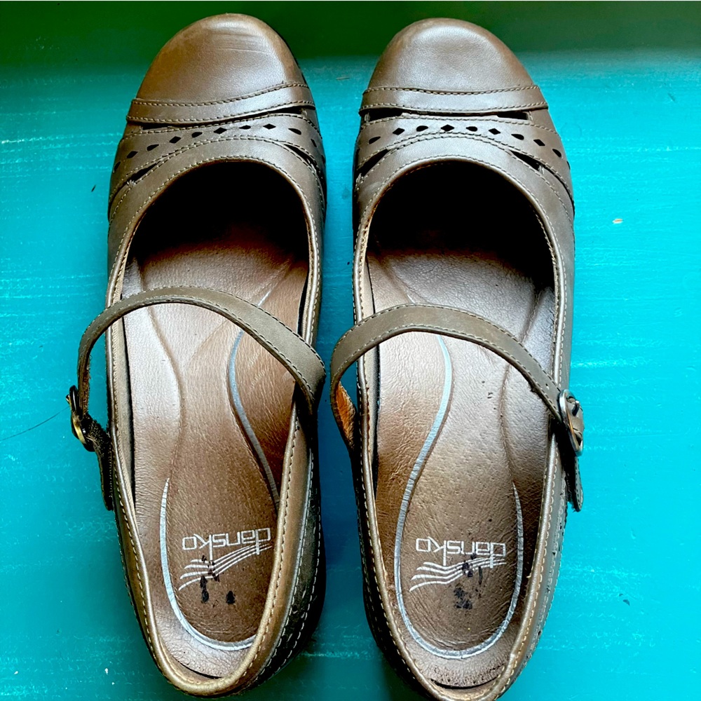 Dansko EU size 40 Womens 9/9.5 velcro mary janes